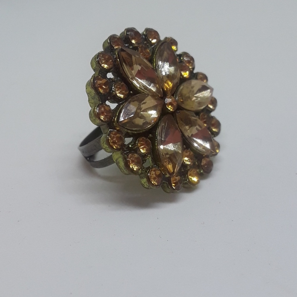 Golden statement - Picture 2 of 2